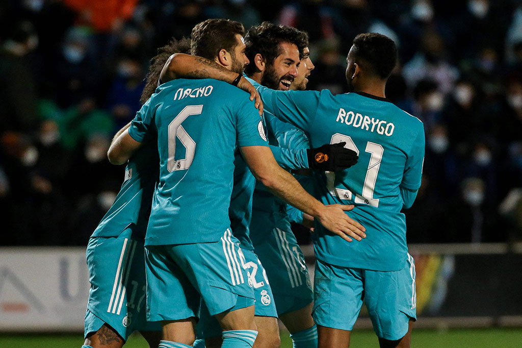 Madrid kemudian meningkatkan intensitas serangan mereka. Hasilnya mereka mencetak dua gol dalam selang dua menit masing-masing lewat Asensio pada menit ke-76 dan Isco. Skor 3-1 untuk kemenangan Madrid bertahan hingga laga usai.