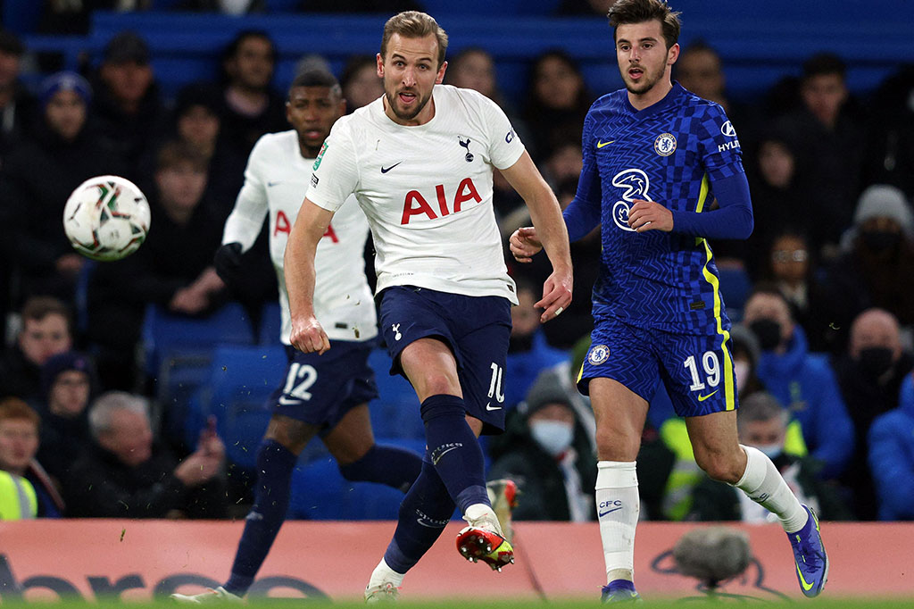 Tottenham tampil membaik di babak kedua dan nyaris membalas melalui tendangan  Harry Kane. Sayangnya kiper Kepa Arrizabalaga cukup sigap untuk mengamankan gawangnya. Skor 2-0 bertahan hingga peluit bubaran.