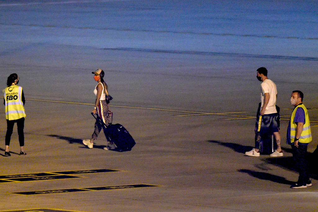 Klub kaya raya Paris Saint-Germain pada Kamis, 6 Januari 2022 WIB, mengumumkan Lionel Messi sudah kembali ke Paris setelah dites negatif covid-19. Messi dalam beberapa hari ke depan bakal bergabung bersama rekan-rekannya dalam sesi latihan.