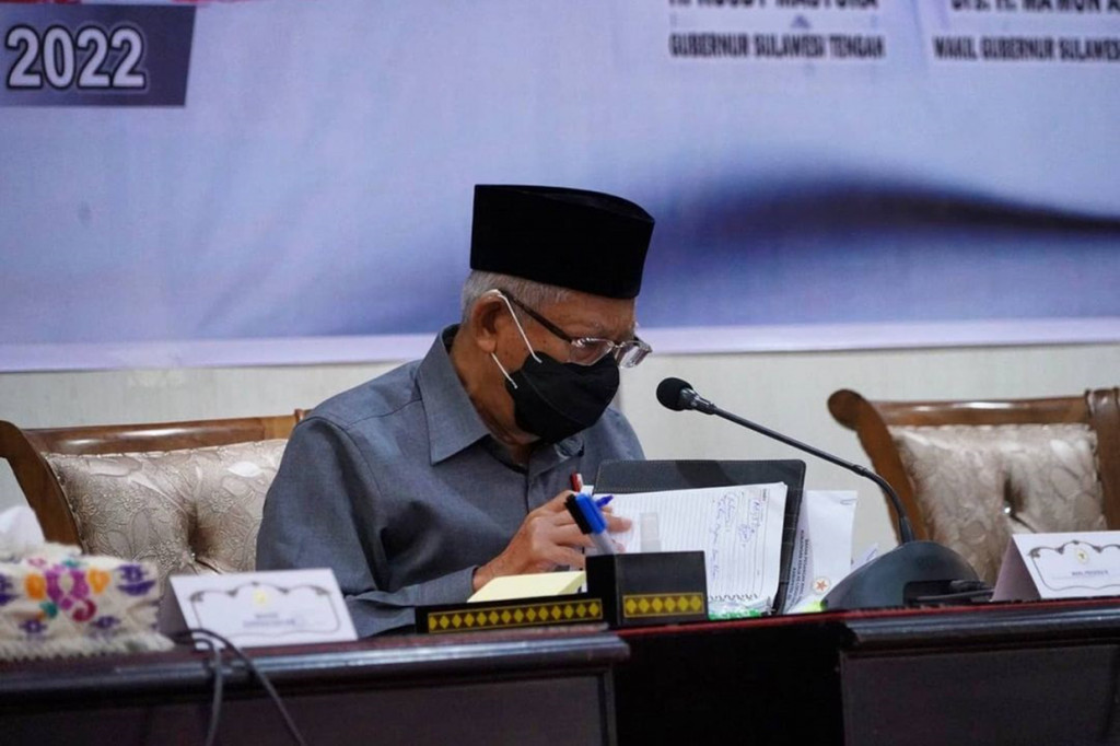 Kemudian langsung menuju Kantor Gubernur Sulteng untuk memimpin Rapat Penuntasan Pemulihan Pascabencana.