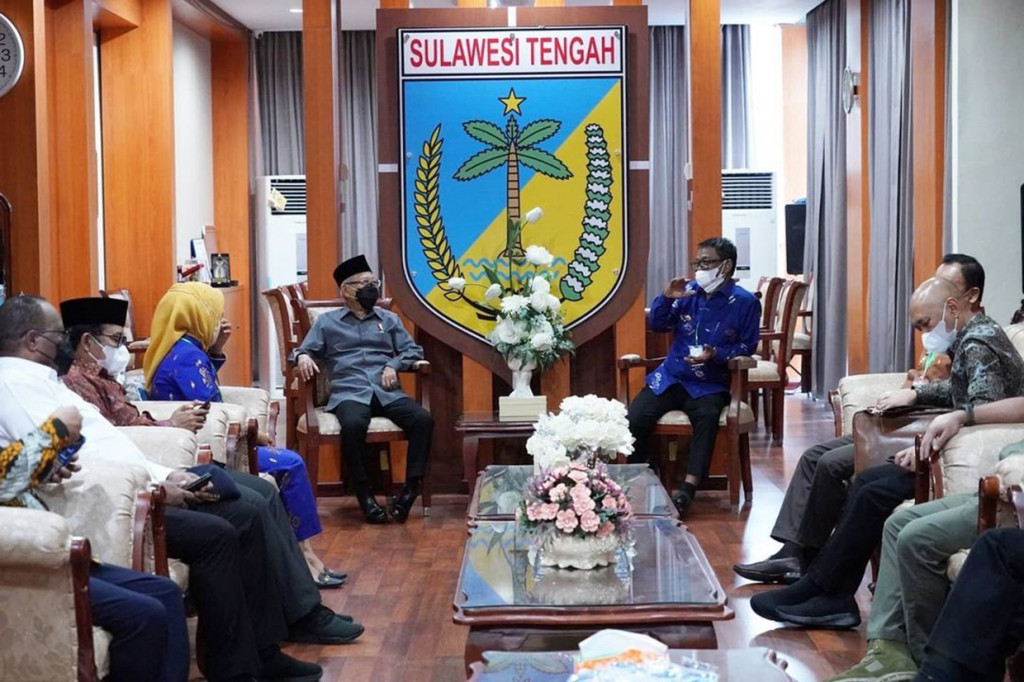 Usai pimpin rapat, Wapres didampingi Gubernur Sulteng dan rombongan terbatas akan menuju lokasi pengungsian Huntap Tondo 1 dan 2 untuk melakukan peninjauan.