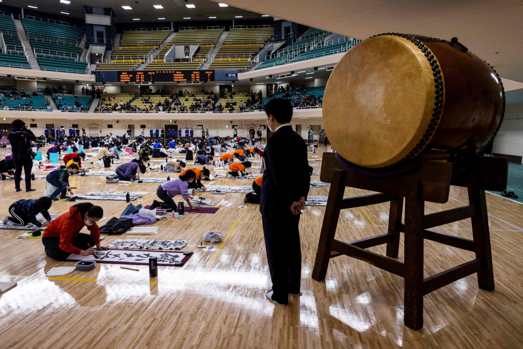 Suasana kontes kaligrafi Tahun Baru tahunan di Tokyo, Rabu, 5 Januari 2022.
