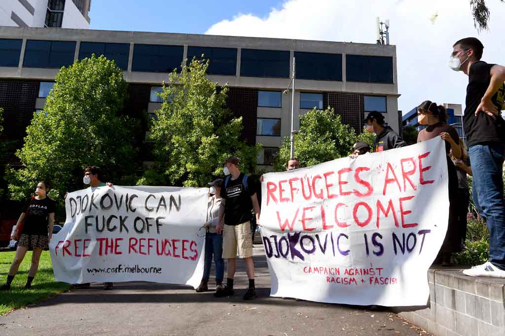 Djokovic ditahan setelah tiba di Australia minggu ini setelah visanya dicabut karena gagal memenuhi pembatasan pandemi yang ketat di negara itu.