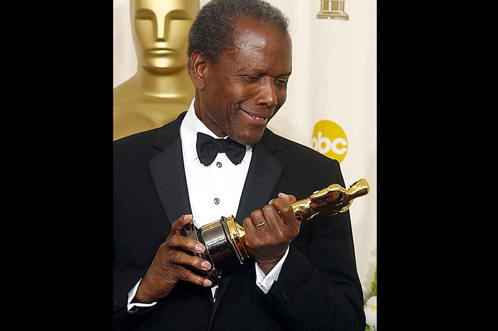 Menurut direktur komunikasi Davis Latrae Rahming, Poitier meninggal di rumahnya di Los Angeles Kamis, 7 Januari 2022 malam. Namun penyebab kematiannya belum diungkapkan.