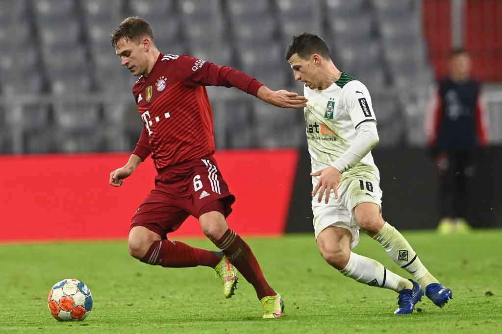 Joshua Kimmich akhirnya kembali merumput setelah pulih dari covid-19 yang membuatnya harus menepi hingga akhir tahun 2021, tetapi Bayern kehilangan sejumlah nama yang dites positif virus tersebut seperti Manuel Neuer, Kingsley Coman, Leroy Sane dan Dayot Upamecano.