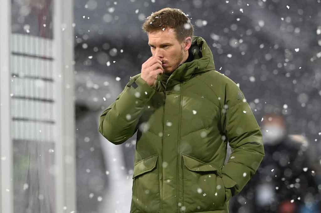 Hasil tersebut tidak menggoyahkan Bayern di puncak klasemen Liga Jerman dengan koleksi 43 poin, unggul sembilan poin atas Borussia Dortmund yang baru bertanding Sabtu malam nanti. Sedangkan Gladbach yang memetik kemenangan pertama mereka dalam enam laga terakhir melompat naik ke peringkat ke-11 dengan 22 poin.