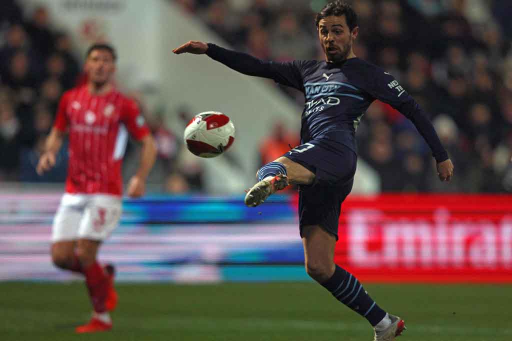 Bernardo Silva berpeluang membuka keunggulan untu tim tamu saat laga baru berjalan empat menit. Sayang sepakannya dari dalam kotak penalti masih melenceng dari gawang. 