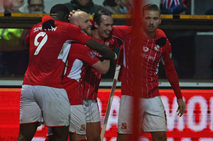 Tuan rumah kemudian mencetak gol balasan pada menit ke-78 melalui tembakan Harry McKirdy menyelesaikan umpan Jonathan Williams.