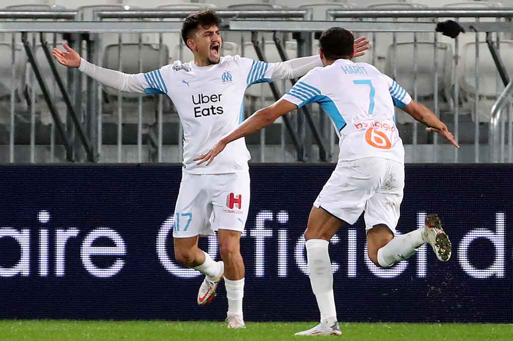 Pemain pinjaman dari AS Roma, Cengiz Under memecah kebuntuan pada menit ke-37 memanfaatkan blunder yang dilakukan kiper tuan rumah Benoit Costil.