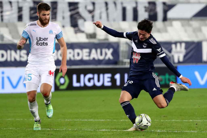 Bordeaux yang mengandalkan serangan balik berusaha membalas tiga menit jelang turun minum diakhiri umpan terobosan Tom Lacoux. Sayang penyelesaian Hwang Ui-jo masih melambung tinggi di atas mistar gawang.