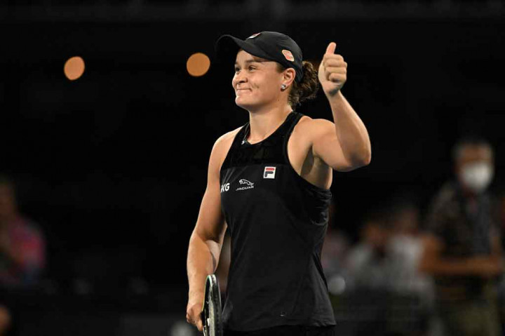 Barty, petenis nomor satu dunia, mendominasi lawannya dari Polandia untuk menang dua set langsung 6-2, 6-4.