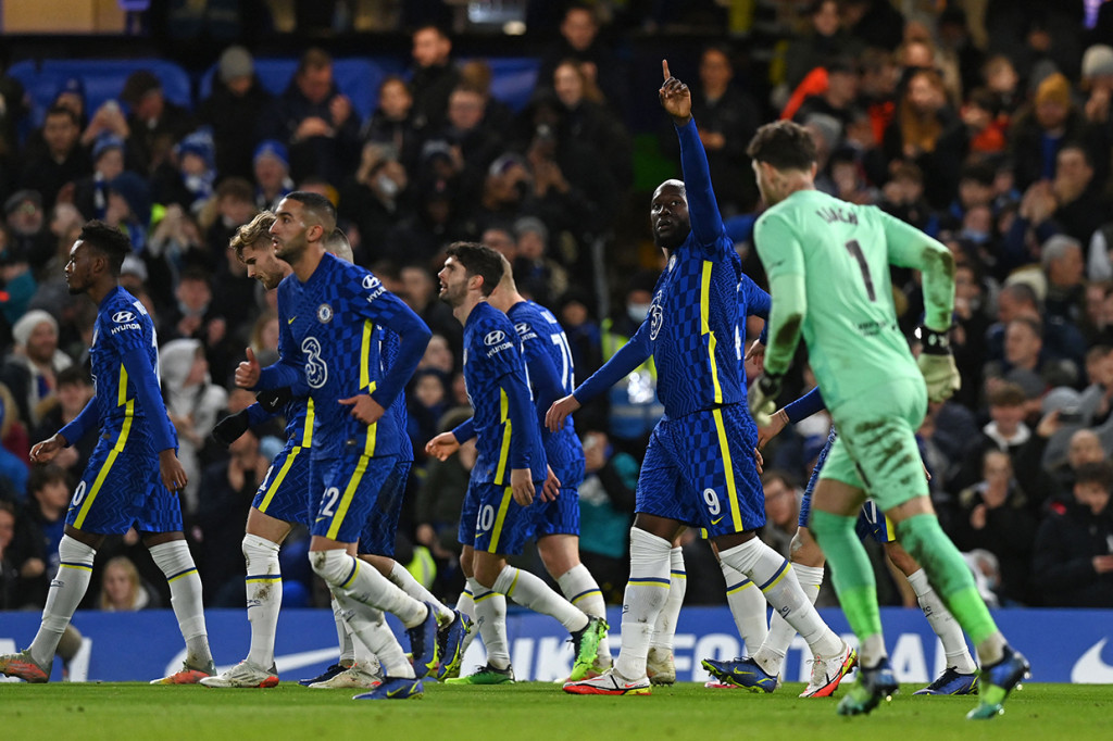 Chelsea melenggang mulus ke putaran keempat Piala FA melewati tim divisi kelima Chesterfield dengan kemenangan telak 5-1.