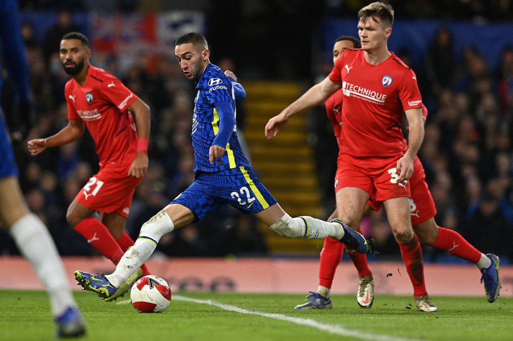 Chelsea tak butuh waktu lama untuk membuka keunggulan. Timo Werner membawa Chelsea unggul 1-0 pada menit keenam. Scott Loach gagal menepis bola tendangan Hakim Ziyech dengan sempurna dan bola muntah dimaksimalkan oleh Werner yang ada di depan gawang.