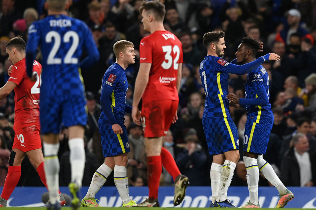 Callum Hudson-Odoi menggandakan keunggulan Chelsea pada menit ke-18. Hudson-Odoi melakukan tusukan dari kiri dan kemudian melepaskan tembakan melengkung dari luar kotak penalti, yang mengarah ke pojok kanan bawah gawang.
