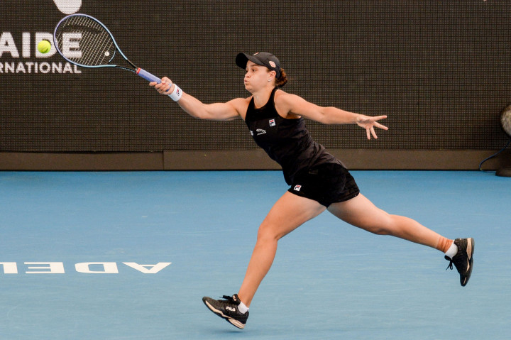 Bukan hanya menang straight set, Barty juga menunjukkan dominasinya dengan menyelesaikan laga puncak tersebut hanya dalam tempo 64 menit.