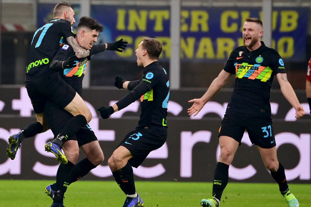 Inter unggul lebih dulu lewat gol Alessandro Bastoni di menit ke-30.