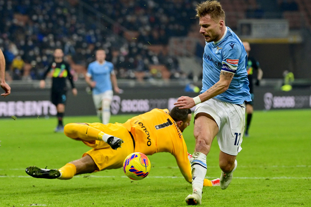 Sebelum disamakan Ciro Immobile lima menit berselang.