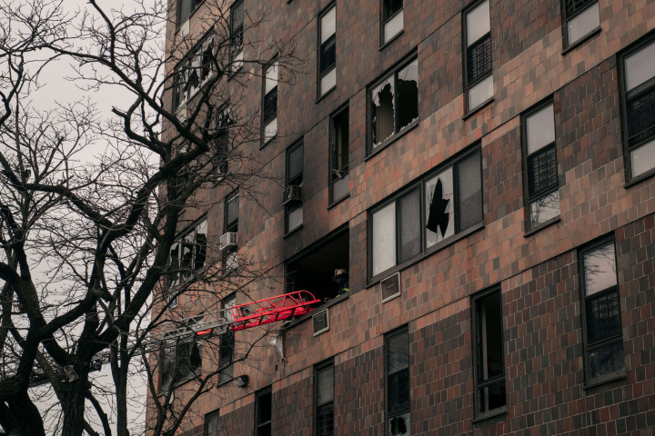 19 Orang Meninggal Akibat Kebakaran Dahsyat di Apartemen New York