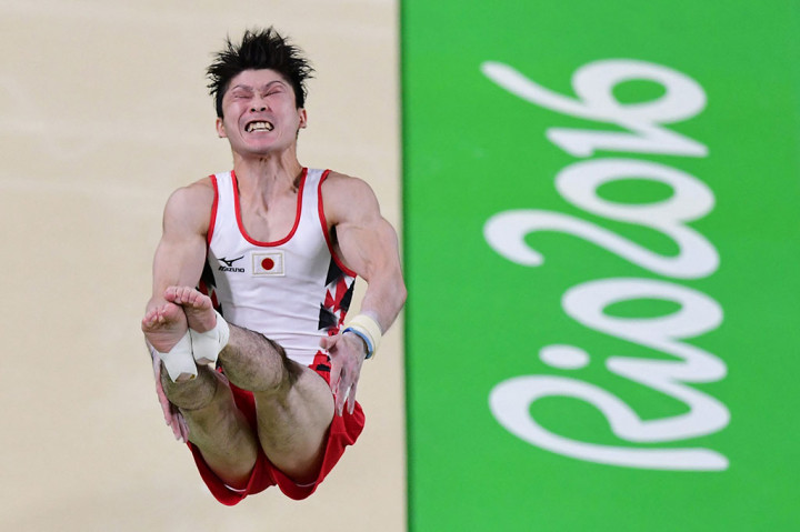 Kompetisi terakhir Uchimura adalah di kejuaraan dunia Oktober lalu di Kitakyushu, kota Jepang tempat ia dilahirkan. Dia finis keenam palang tunggal, tetapi disambut dengan meriah oleh penonton tuan rumah.
