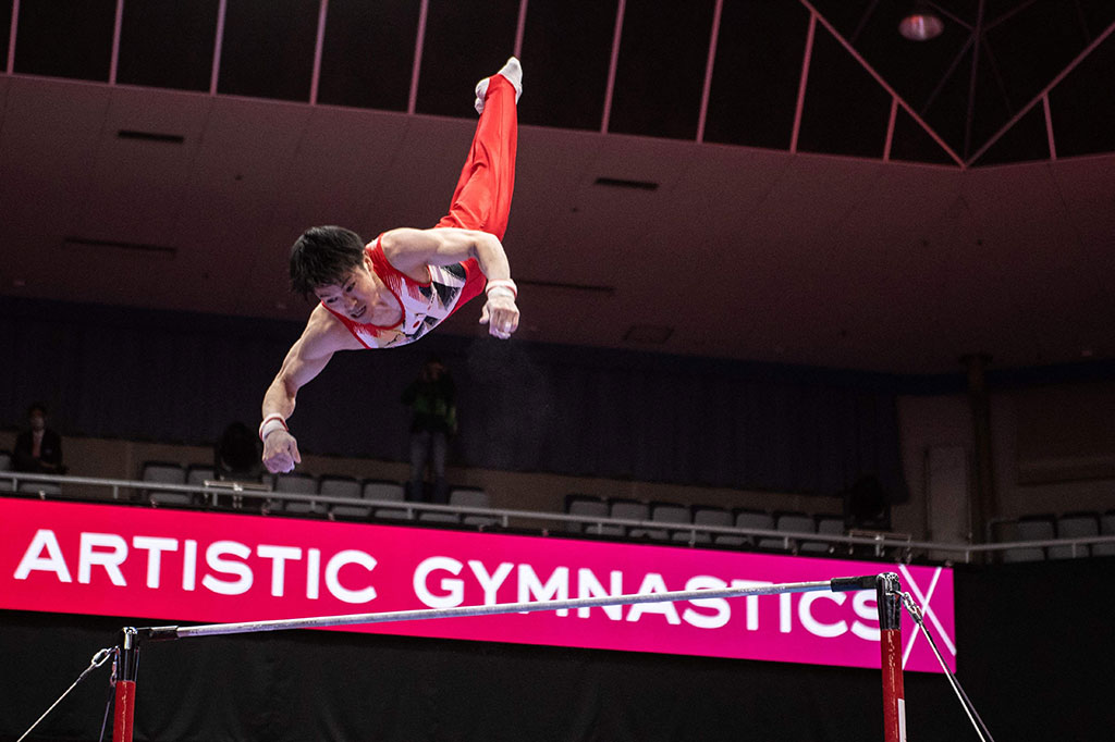 Namun seiring bertambahnya usia dan cedera, Uchimura memutuskan pada akhir 2019 untuk berkonsentrasi pada palang tunggal untuk masuk tim Jepang ke Olimpiade keempatnya.
