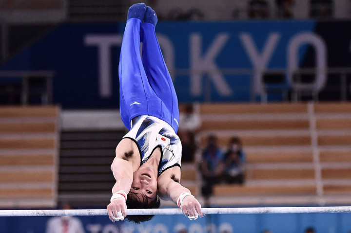 Bangga berkompetisi di Olimpiade di kandang sendiri, karir Olimpiade-nya berakhir tiba-tiba di Tokyo ketika ia kehilangan pegangannya di palang dan jatuh ke lantai, gagal lolos ke final.