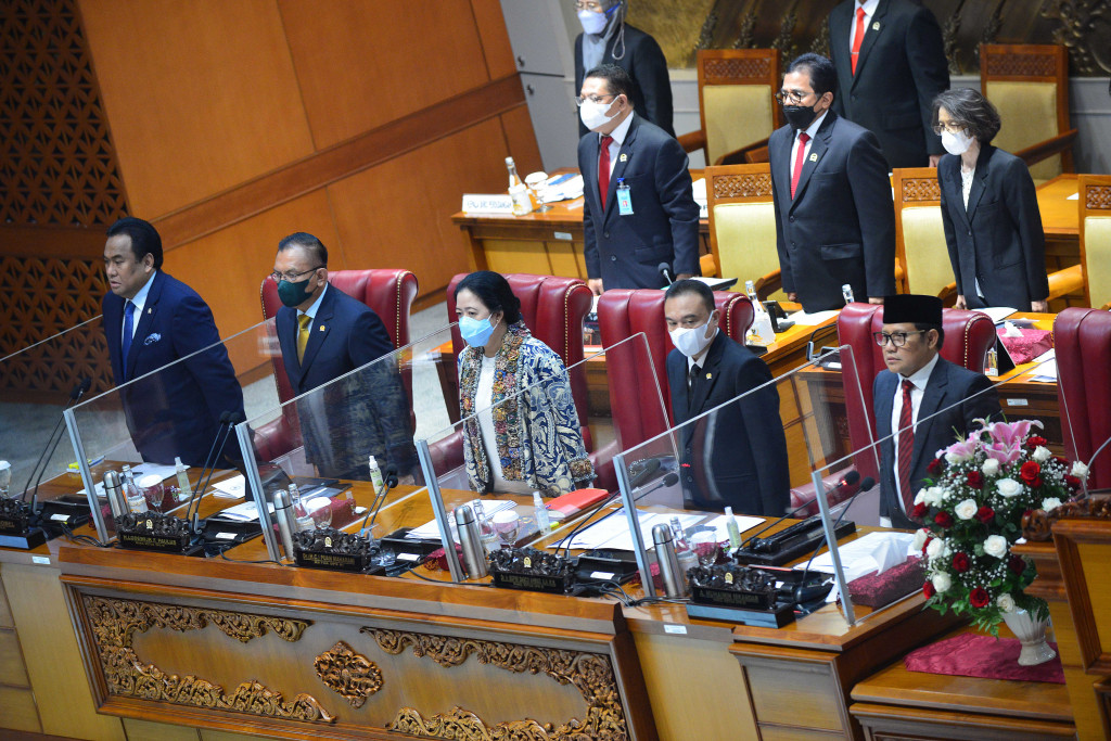 Sesuai mekanisme pembentukan Undang-undang, persetujuan pembahasan lebih lanjut sebuah RUU diputuskan dalam rapat paripurna. Jika nantinya disetujui untuk dibahas, RUU akan ditindaklanjuti dengan dua tingkat pembicaraan.