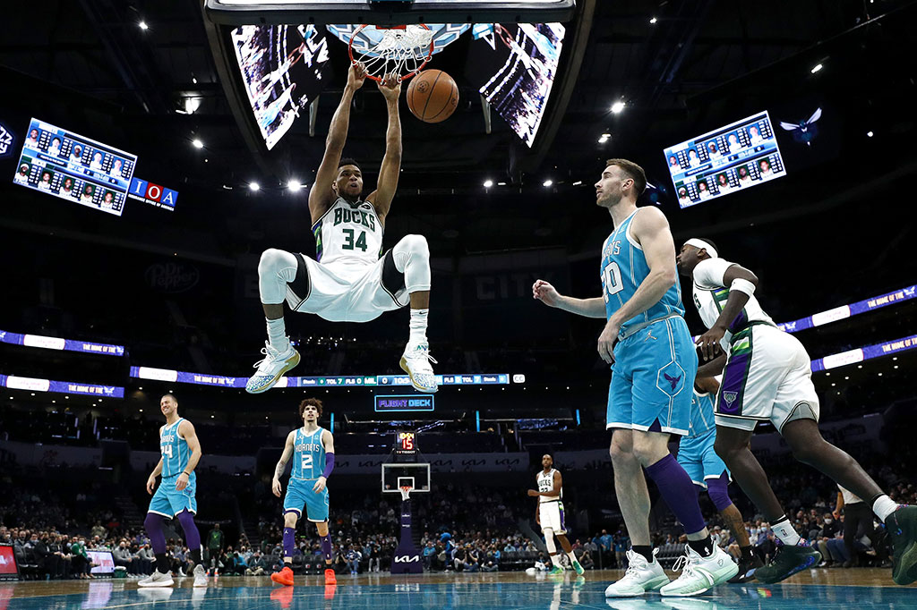 Giannis Antetokounmpo finis dengan 26 poin dan 13 rebound bagi Bucks, yang telah kalah empat dari lima pertandingan terakhirnya.
