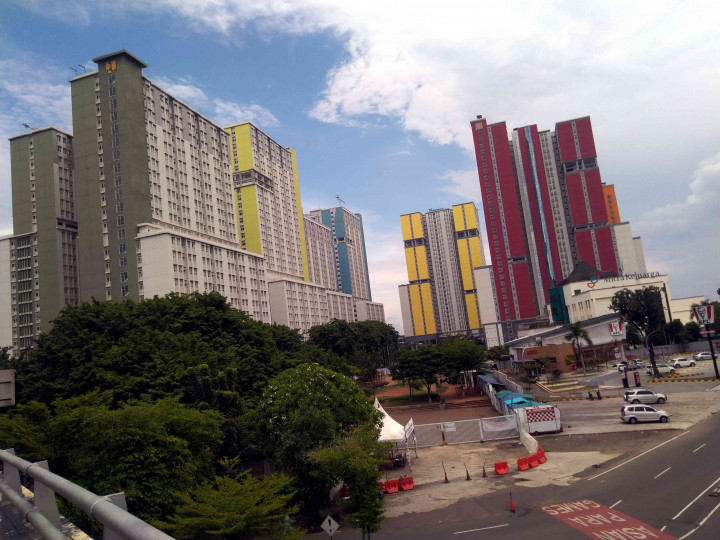 Berdasarkan data yang ada, terhitung mulai tanggal 23 Maret 2020 sampai 11 Januari 2022, jumlah pasien terdaftar total 132.677 orang atau bertambah 242 orang. Sementara, untuk jumlah pasien sembuh dan keluar dari RSDC Wisma Atlet total berjumlah 130.611 orang atau bertambah 154 pasien sembuh. 