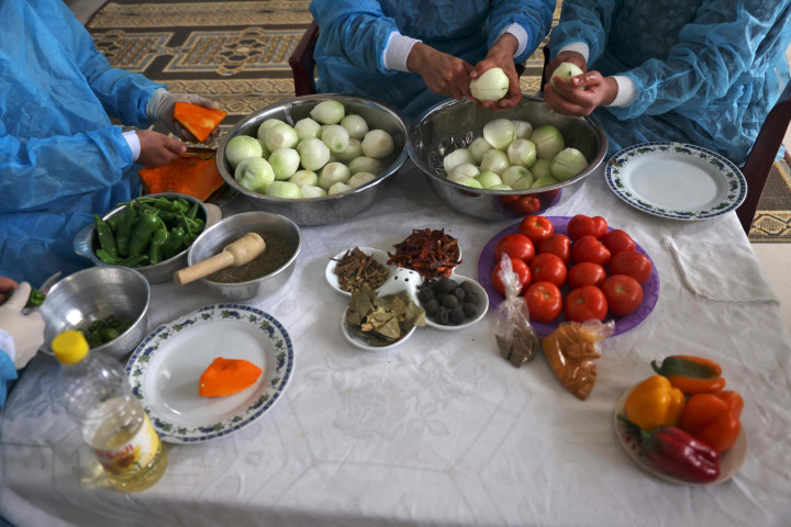 Agar beraroma sedap dan terasa hangat, maftoul bisa ditambahkan dengan buncis dan bawang.
