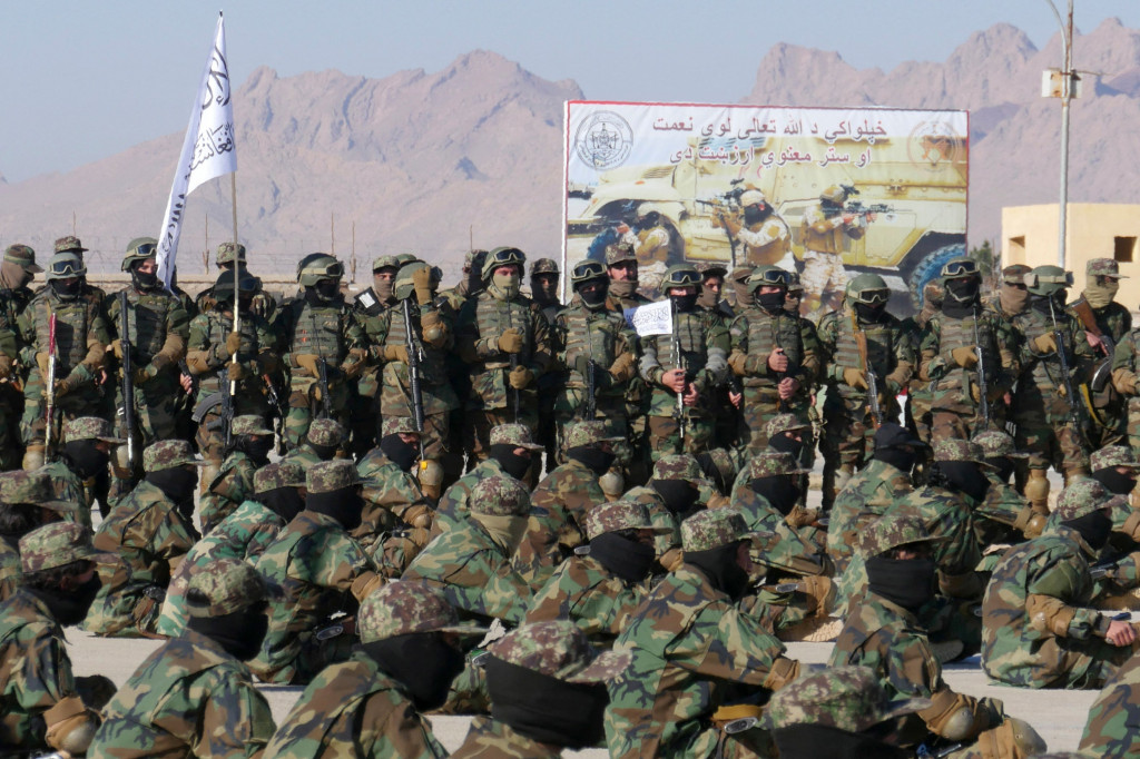 Pelatihan militer tersebut digelar selama tiga bulan.