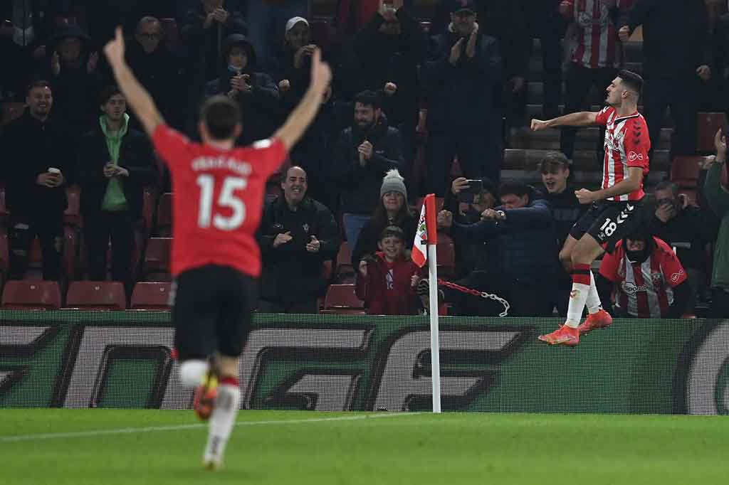 Pada babak kedua, Southampton tidak mengendurkan serangan dan berhasil memperbesar keunggulan berkat sepakan Armando Broja setelah paruh kedua baru berjalan empat menit.