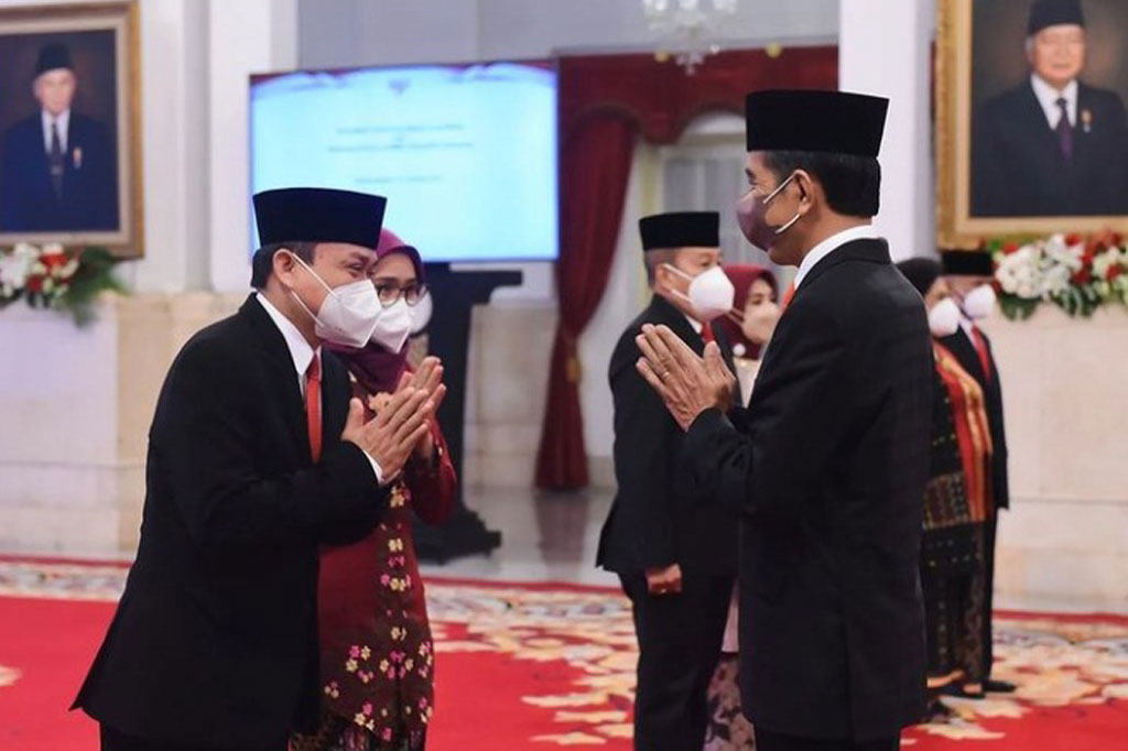 Acara pelantikan kemudian diakhiri dengan pemberian ucapan selamat yang didahului oleh Presiden Joko Widodo dan Wakil Presiden Ma’ruf Amin untuk kemudian diikuti oleh tamu undangan terbatas.