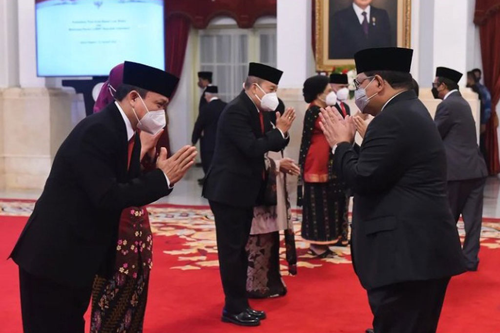 Selain itu, turut hadir secara terbatas ialah Menteri Koordinator Bidang Politik, Hukum, dan Keamanan Mahfud Md, Menteri Luar Negeri Retno Marsudi, Sekretaris Kabinet Pramono Anung, dan Direktur Jenderal Protokol dan Konsuler Kementerian Luar Negeri/Kepala Protokol Negara Andy Rachmianto.