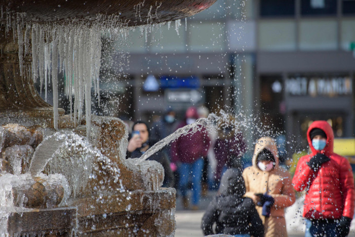 Cuaca dingin ekstrem ini juga menutup sekolah di seluruh wilayah untuk kedua kalinya dalam waktu kurang dari seminggu.