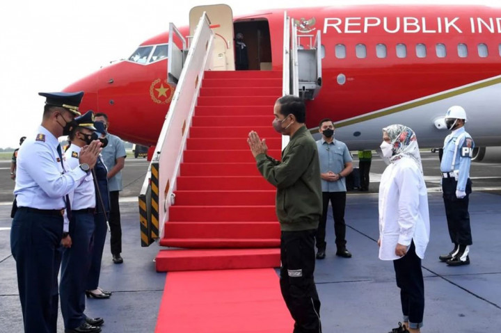 Setibanya di Bandara Internasional Lombok Zainuddin Abdul Madjid, Kabupaten Lombok Tengah, Jokowi diagendakan untuk meninjau sejumlah fasilitas bandara yang akan digunakan oleh para peserta dan penonton MotoGP 2022.