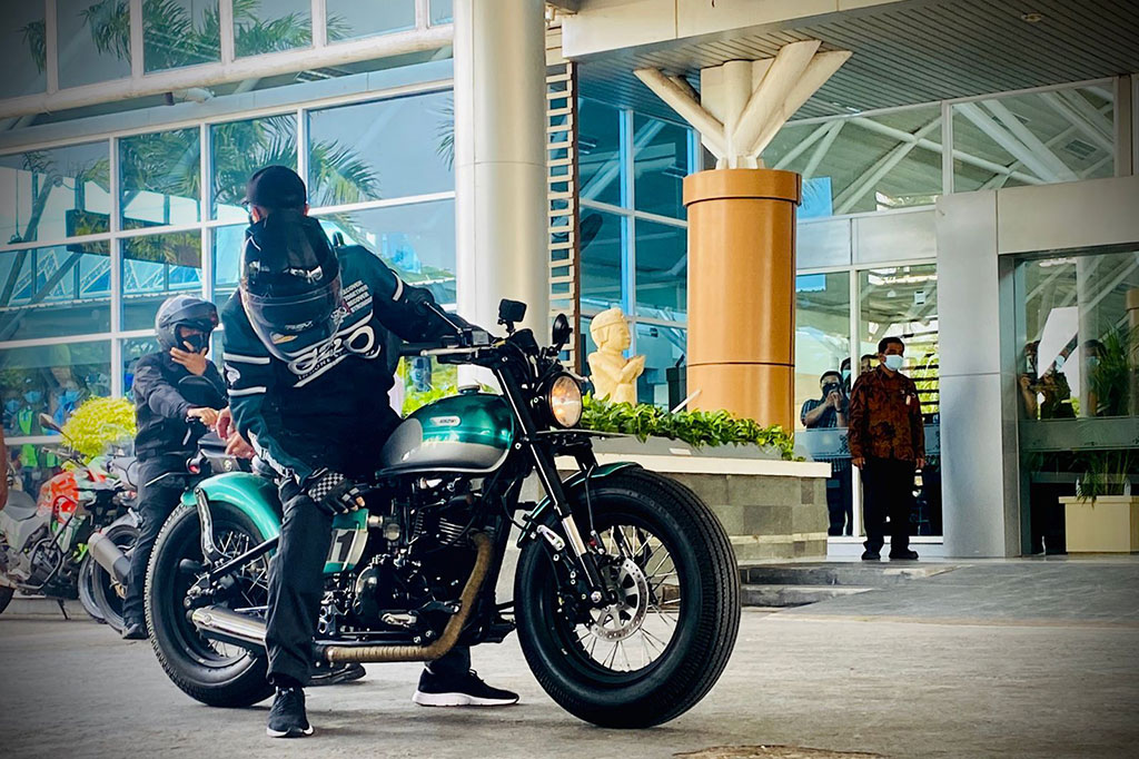 Presiden mengunjungi Pulau Lombok untuk mengecek kesiapan sarana dan prasarana penunjang penyelenggaraan MotoGP di Sirkuit Mandalika, yang dijadwalkan berlangsung 18 sampai 20 Maret 2022.