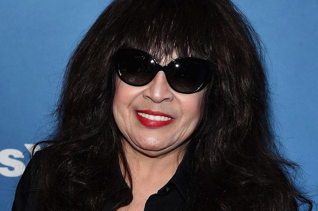 Ronnie Spector, penyanyi rock 'n' roll era 60'an yang merupakan salah satu personel The Ronettes, meninggal dunia pada Rabu, 12 Januari 2022 waktu setempat. Spector meninggal di usia 78 tahun.