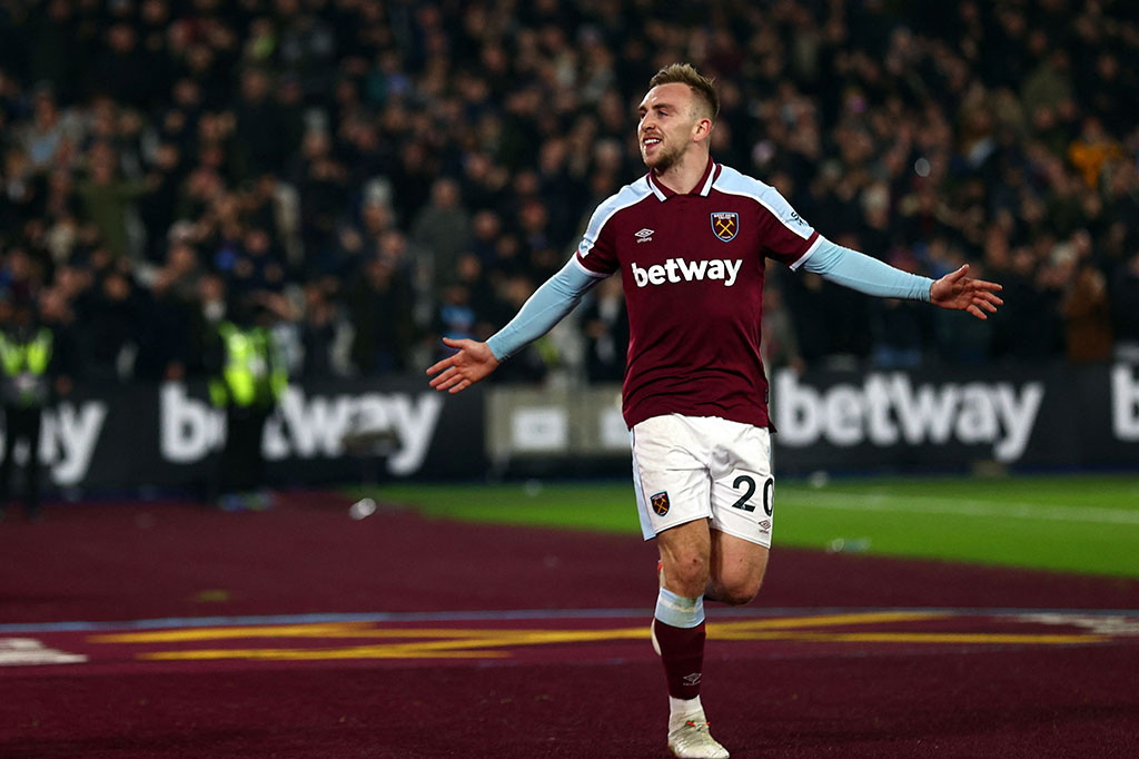 Bowen kemudian memastikan West Ham meraih kemenangan liga ketiga berturut-turut  pada menit ke-83 usai memanfaatkan umpan matang pemain pengganti Arthur Masuaku. Gol ini awalnya dianulir wasit karena offside, tetapi kemudian disahkan setelah analisis VAR.
