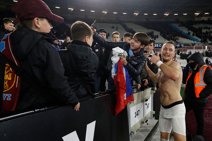 Skor 2-0 bertahan hingga laga usai. West Ham pun menyalip Arsenal ke tempat kualifikasi Liga Champions dengan 37 poin dari 21 kali bertanding, sedangkan Arsenal yang menyimpan satu pertandingan lebih banyak tertinggal dua poin.