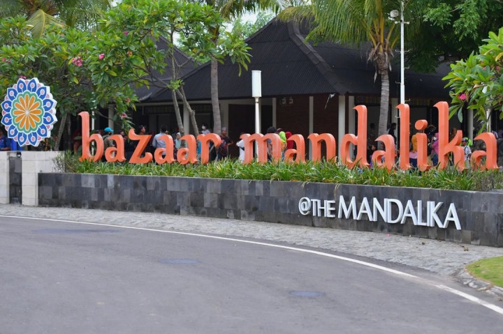 Keberadaan Bazaar Mandalika ini akan menjadi pusat lokasi perdagangan kecil di Kawasan Mandalika. Saat ini, sebanyak 287 UMKM telah mengisi gerai di Bazaar Mandalika yang terdiri atas usaha kuliner, kecil, dan mikro.