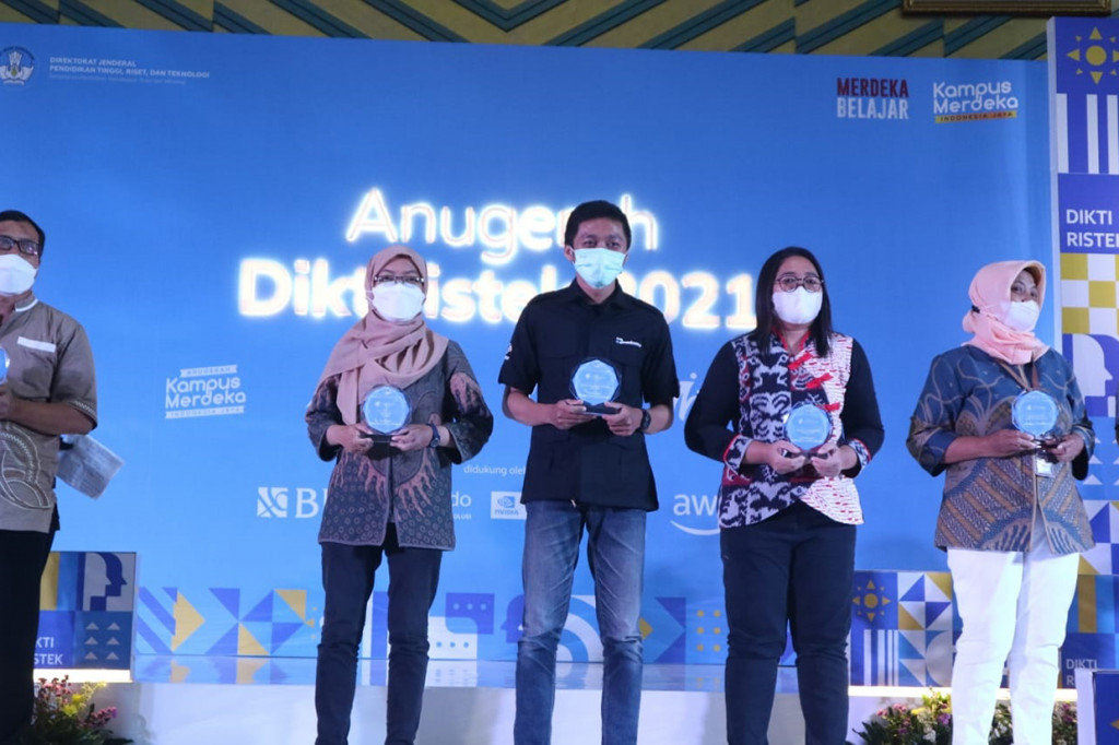 Ilham menempati posisi terbaik kedua dalam penghargaan tersebut.