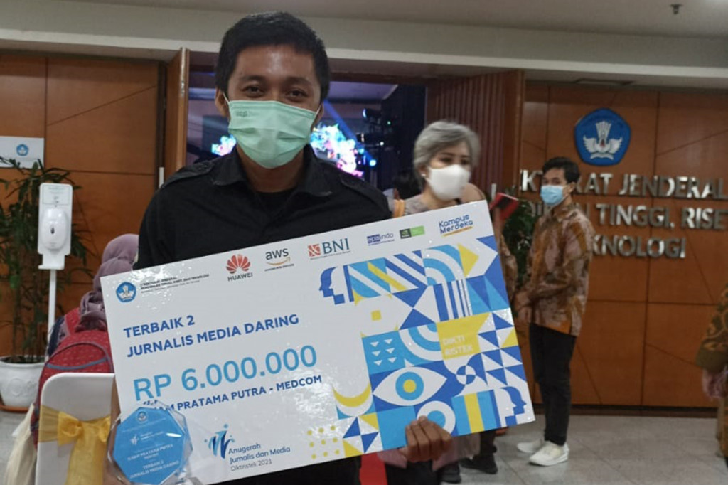 Kategori jurnalis cetak dan online terbaik ini dinilai berdasarkan kuantitas dan kualitas yang ditulis jurnalis selama 2021.
