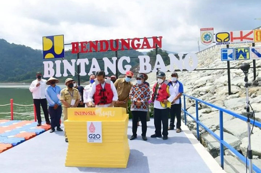 Presiden Joko Widodo (Jokowi) meresmikan Bendungan Bintang Bano di Kabupaten Sumbawa Barat, Nusa Tenggara Barat, Jumat, 14 Januari 2022.