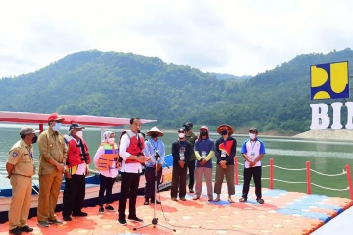 Menurut Jokowi, bendungan tersebut dibutuhkan untuk menunjang ketahanan pangan Indonesia.