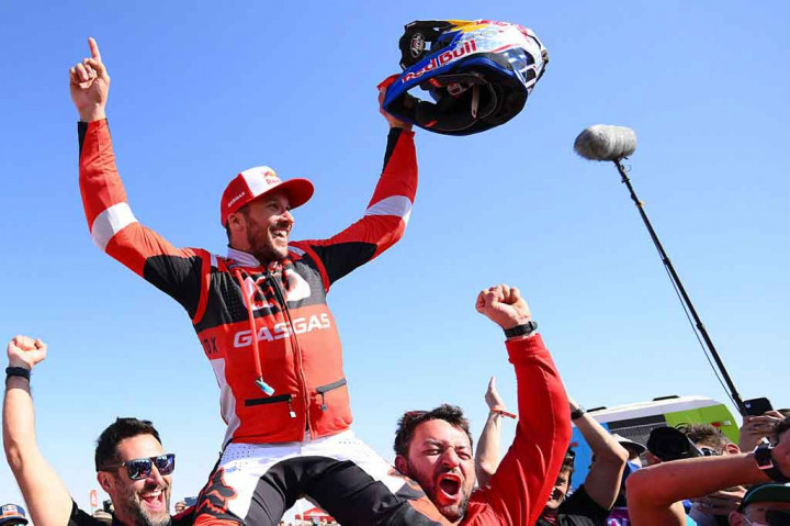 Quintanilla asal Chile memenangi etape terpendek dengan special stage sejauh 164 km dari Bisha ke Jeddah itu di saat Sunderland kehilangan waktu tiga menit 25 detik untuk finis di posisi sembilan.  