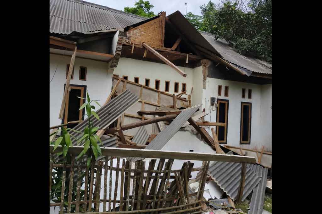 Gempa bumi dengan magnitudo 6,7 mengguncang wilayah Kabupaten Pandeglang, Banten, Jumat, 14 Januari 2022 pukul 16.05 WIB. Gempa mengakibatkan beberapa rumah warga di Pandeglang mengalami kerusakan.