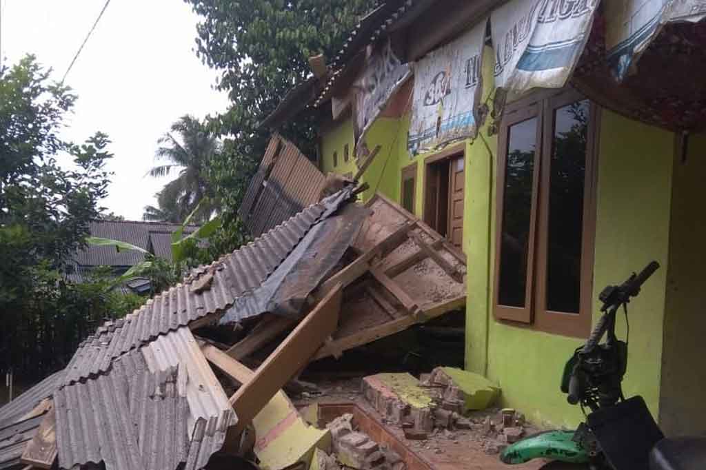 Laporan Badan Penanggulangan Bencana Daerah (BPBD) Kabupaten Pandeglang, gempa tersebut dirasakan kuat selama 4-5 detik di Kecamatan Sumur dan Kecamatan Mandalawangi, Kabupaten Pandeglang. 
