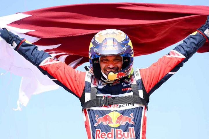 Pembalap Qatar Nasser Al-Attiyah melakukan selebrasi usai menjuarai Reli Dakar untuk keempat kalinya dari kategori mobil pada Jumat, 14 Januari 2022.