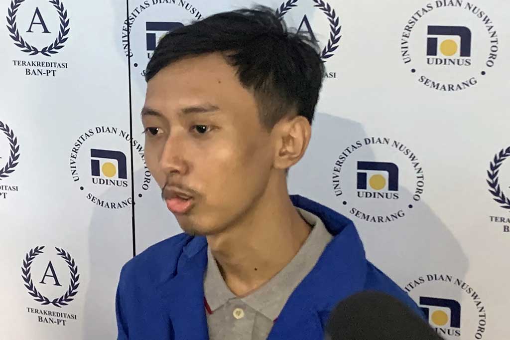 Mahasiswa Universitas Dian Nuswantoro (Udinus) Semarang, Sultan Gustaf Al Ghozali, sukses meraup keuntungan hingga Rp1,5 miliar dari penjualan swasfoto atau selfie dirinya yang dilakukannya setiap hari dalam kurun lima tahun terakhir.