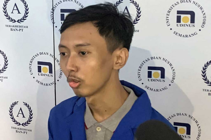 Mahasiswa Universitas Dian Nuswantoro (Udinus) Semarang, Sultan Gustaf Al Ghozali, sukses meraup keuntungan hingga Rp1,5 miliar dari penjualan swasfoto atau selfie dirinya yang dilakukannya setiap hari dalam kurun lima tahun terakhir.